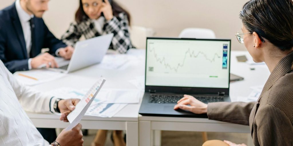 This article explains why AI hallucinations—confident but false outputs from generative models—are a pressing risk for cloud-based productivity applications and...