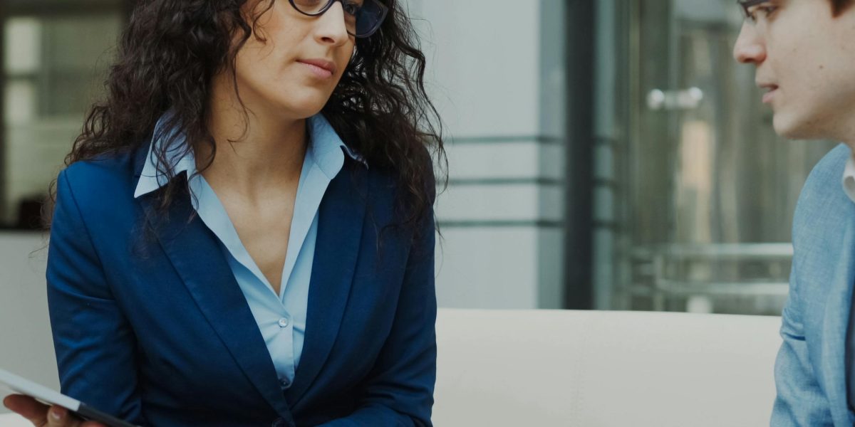 Enterprise leaders engage in strategic discussions, a critical step in evaluating and selecting the right IoT, AI, and Cloud partners.